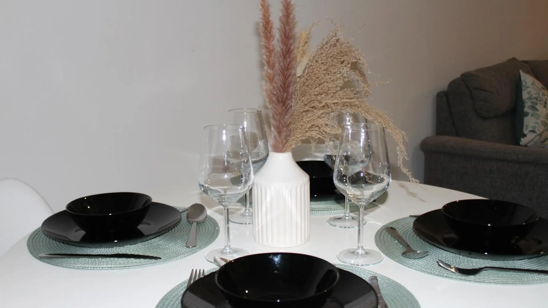 Modern 3-Bed Home With Garden Nottingham Holiday home