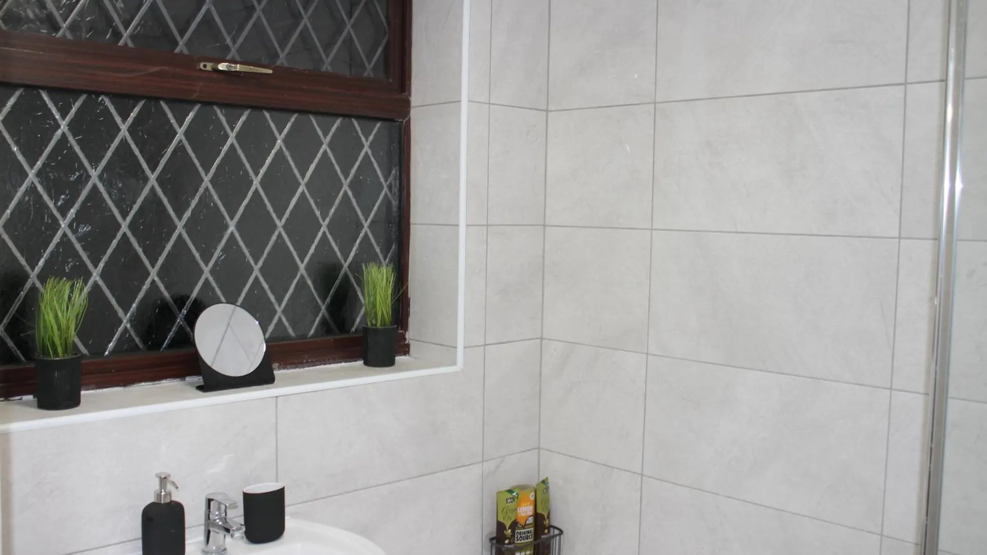 Modern 3-Bed Home With Garden Nottingham 0*,  United Kingdom